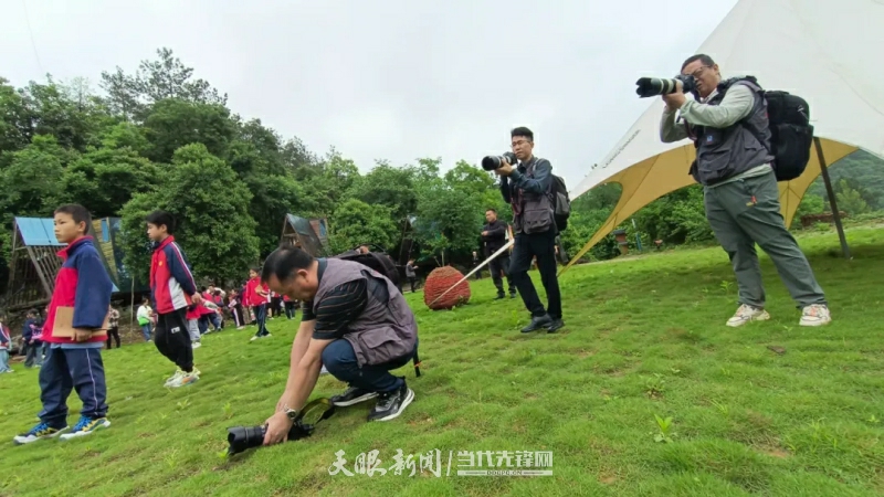 2024年新华社贵州分社签约摄影师走进“古韵思州·稻香岑巩”助力乡村振兴宣传活动举行(图4)