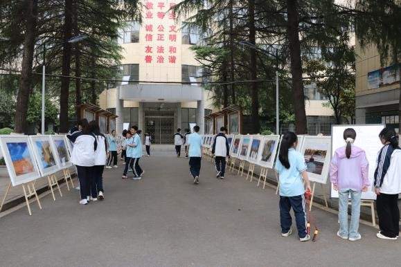 帧帧爱美意悠悠桑梓情——黄子芳校长个人摄影作品展(图2)