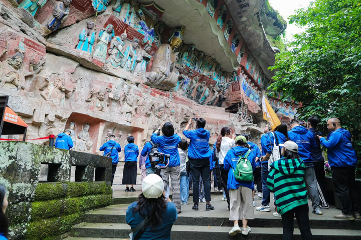 2024百家融媒重庆行丨与千年石刻“对话”全国融媒记者点赞大足(图1)