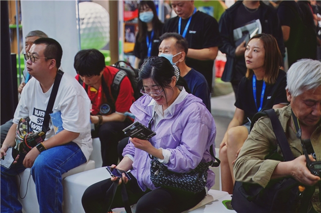 2024CHINAPE展人气爆棚：Lexar雷克沙存储新品与摄影艺术完美融合(图5)