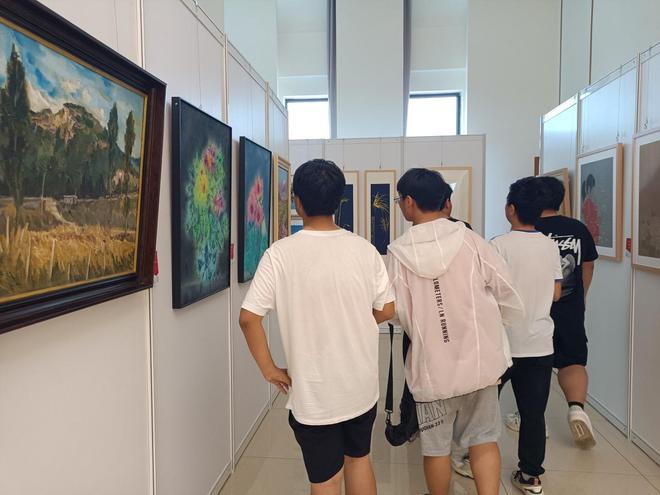 2024年顺义区文化馆书法美术摄影作品下基层巡展走进李遂镇(图1)