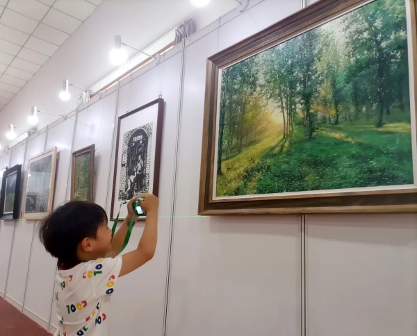 2024年顺义区文化馆书法美术摄影作品下基层巡展走进马坡镇庙卷村体育中心(图1)