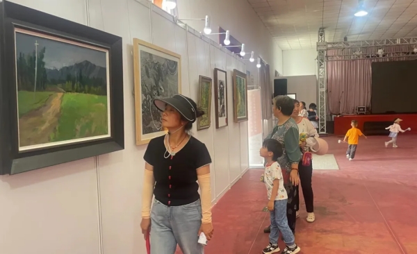 2024年顺义区文化馆书法美术摄影作品下基层巡展走进马坡镇庙卷村体育中心(图3)