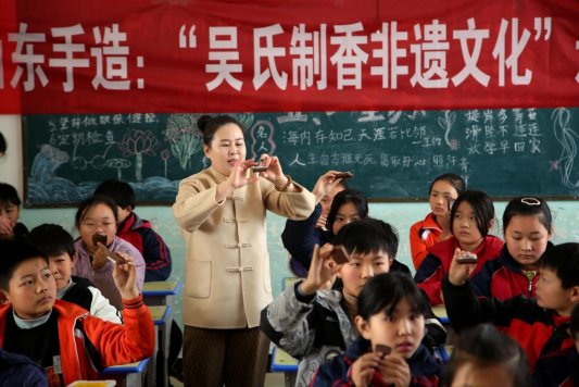 2024好网民·在山东吴苹：沉烟细细散芳馨“香”村振兴阔步行(图1)