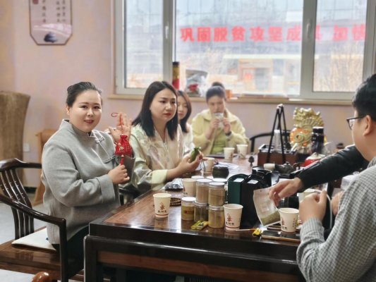 2024好网民·在山东吴苹：沉烟细细散芳馨“香”村振兴阔步行(图2)