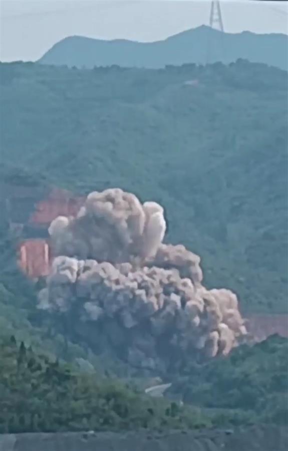 河南巩义一火箭坠落爆炸村民：发射前已提前疏散(图2)
