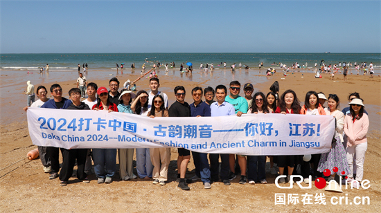 【2024打卡中国】古韵塑城潮音交响外国网红与连云港“山海相逢”(图1)