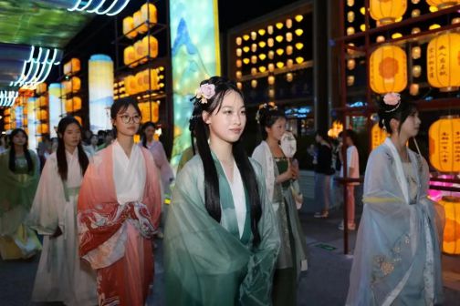2024千岛湖啤酒灯光艺术嘉年华暨开街仪式盛大启幕(图4)
