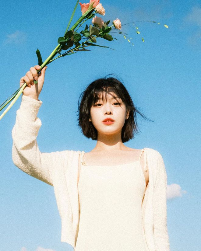 中年女士12个拍照姿势自然松弛很好看(图2)