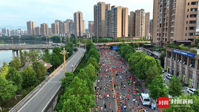 近万名跑者开跑2024广元半程马拉松暨“跑遍四川”广元站赛事启幕(图5)