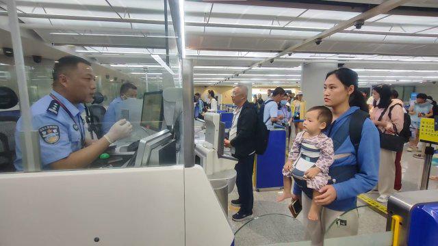 昆明长水国际机场2024年暑运出入境人员超50万人次(图1)