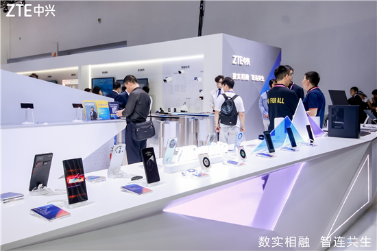 中兴通讯系列终端亮相2024国际信息通信展引领全场景数智生活(图5)