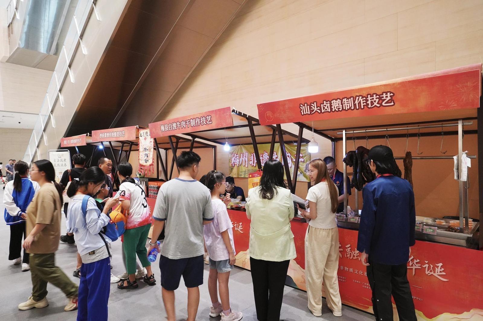 长假第二日广东“吃住行游购娱”文旅惠民火力全开4A级及以上景区接待游客443万人次(图7)
