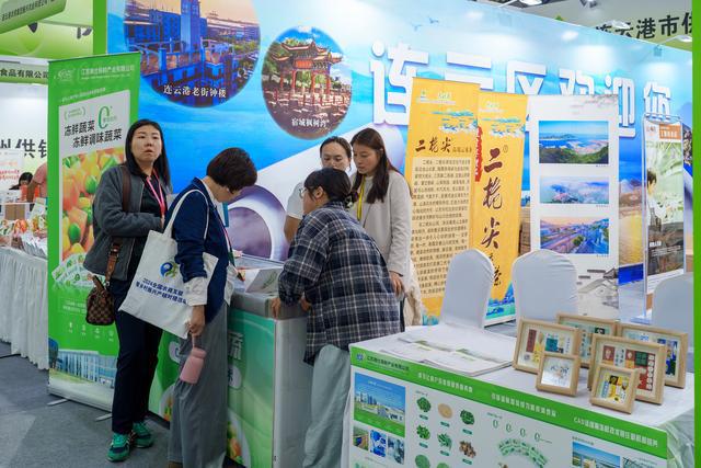 连云区供销总社携特色农旅产品亮相2024全国农商互联展会(图1)