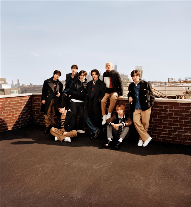 解锁纽约灵感续写经典印记STRAYKIDS为TOMMYHILFIGER2024秋冬系列拍摄纽约时尚大片(图1)