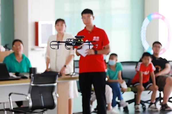 低空经济“加速起飞”催生无人机“飞手”考证热人才供需如何适配？(图4)