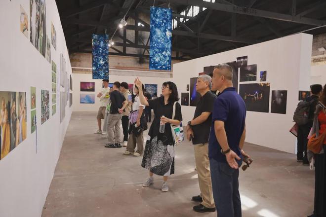 聚焦2024平遥国际摄影大展⑩丨一座城一个展2024平遥国际摄影大展焕发古城新活力(图6)