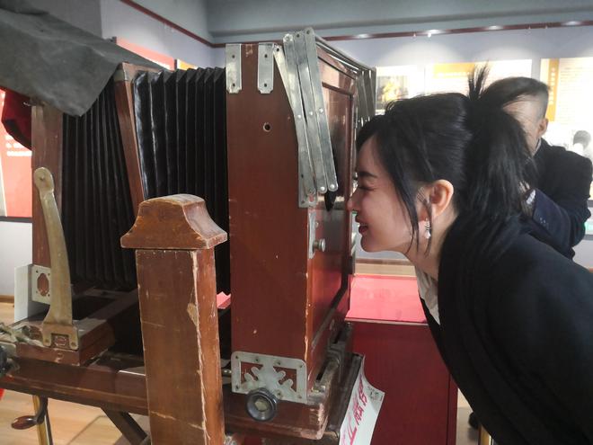 “百年前老相机展”同步举行！摄影器材鉴赏研究专委会在哈揭牌(图4)