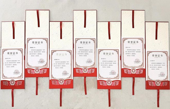 信阳师范大学美术与设计学院研究生作品入选“描绘出彩中原画卷书法绘画摄影大赛”(图1)