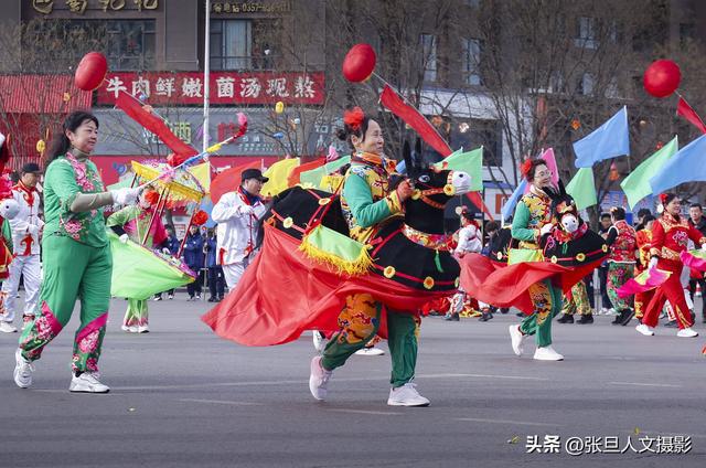 点评临汾摄影人20多张元宵节的作品丰富多彩突出了浓浓的年味真美(图1)