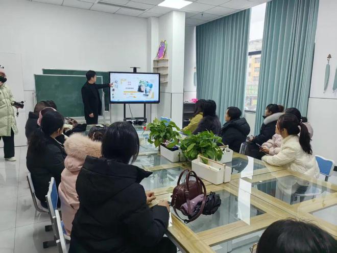 信阳市羊山新区政和街道新时代文明实践所开展“不卷课堂”第一期——手机摄影指南(图2)