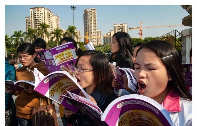 20多年150万张照片他用镜头记录中国打工人的爱与希望温暖无数人(图8)