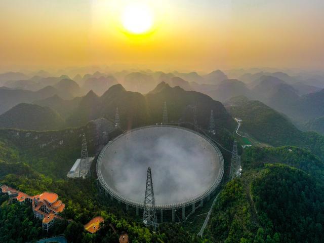 镜头里的“中国天眼”成长记(2)(图3)
