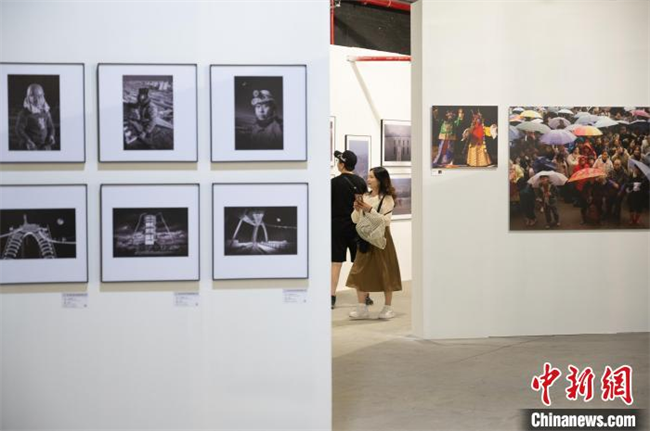30多个国家和地区摄影师齐聚平遥国际摄影大展(图2)