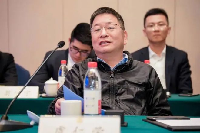 你手机摄像头里的“万年老三”这次也想上桌吃饭。(图5)