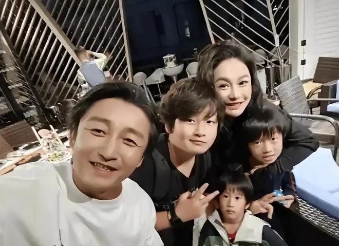 7年赔光2个亿“中年返贫”的邹市明终究还是向生活低头了(图5)