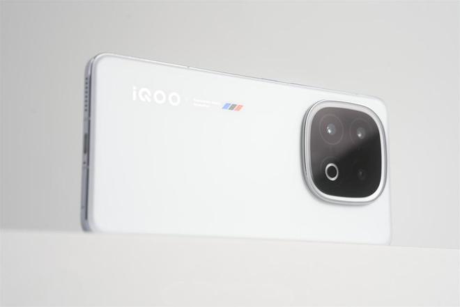 iQOO14系列地位提升：普及2K三星屏搭配新索尼传感器！(图3)