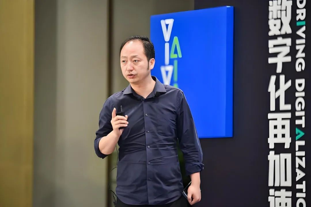 无招掌舵钉钉“返航”：寻找AI时代的PMF(图1)