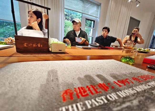 吴建斌《香港往事：1997-2024》新书分享会在济南、菏泽举办钱捍同步开讲“新大众文艺时代”的手机摄影秘诀(图2)