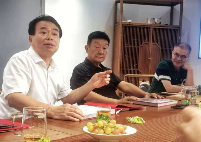 吴建斌《香港往事：1997-2024》新书分享会在济南、菏泽举办钱捍同步开讲“新大众文艺时代”的手机摄影秘诀(图3)