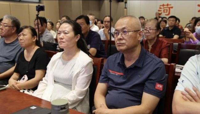 吴建斌《香港往事：1997-2024》新书分享会在济南、菏泽举办钱捍同步开讲“新大众文艺时代”的手机摄影秘诀(图5)