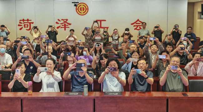 吴建斌《香港往事：1997-2024》新书分享会在济南、菏泽举办钱捍同步开讲“新大众文艺时代”的手机摄影秘诀(图7)