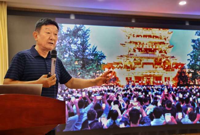 吴建斌《香港往事：1997-2024》新书分享会在济南、菏泽举办钱捍同步开讲“新大众文艺时代”的手机摄影秘诀(图6)