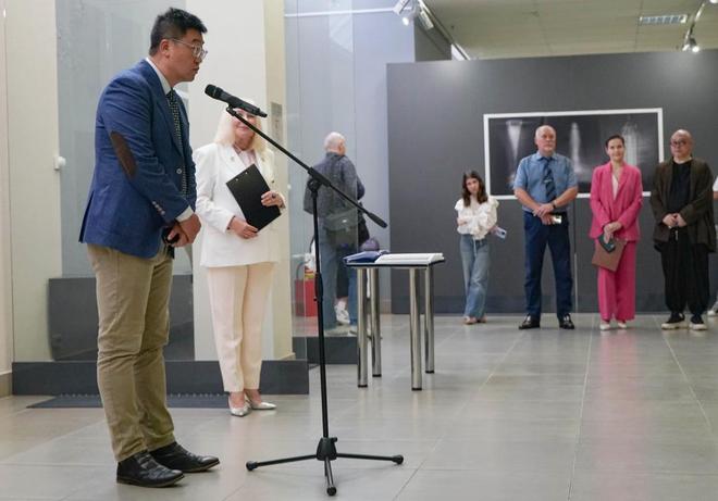 对白-中国(上海)当代摄影艺术展在白俄罗斯首都明斯克举行(图3)