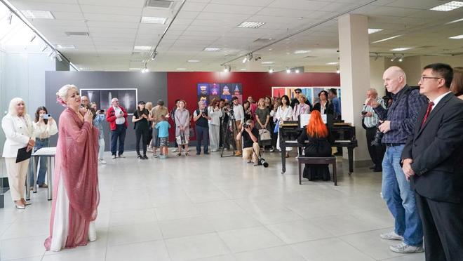 对白-中国(上海)当代摄影艺术展在白俄罗斯首都明斯克举行(图1)