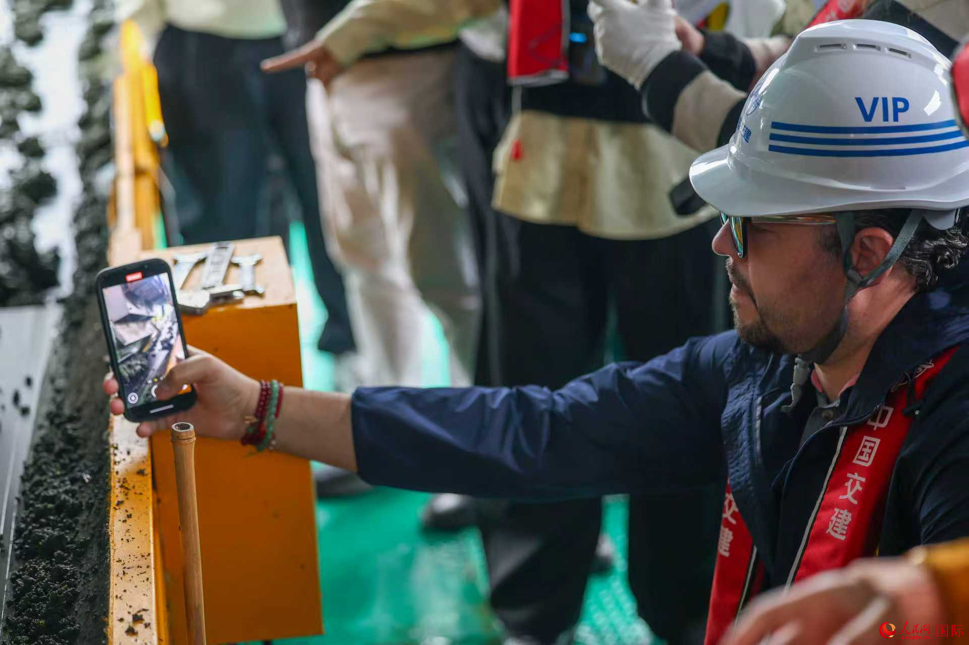 “藻水共治”书写生态答卷中国智慧守护“高原明珠”(图2)