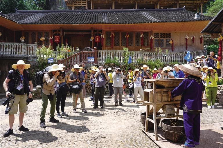 世界聚焦湘西绽放——第九届世界摄影大会“发现湖南·走进湘西”采风活动综述(图1)