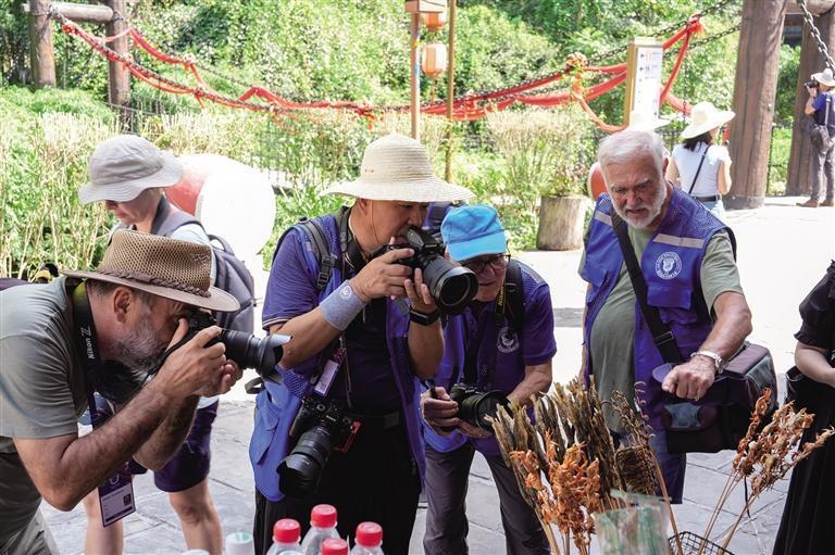 世界聚焦湘西绽放——第九届世界摄影大会“发现湖南·走进湘西”采风活动综述(图2)