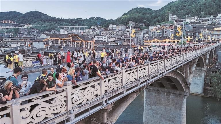 世界聚焦湘西绽放——第九届世界摄影大会“发现湖南·走进湘西”采风活动综述(图6)