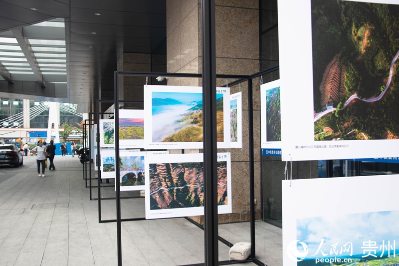 “家乡路”上看变迁贵州农村公路建设成就摄影展开展(图1)