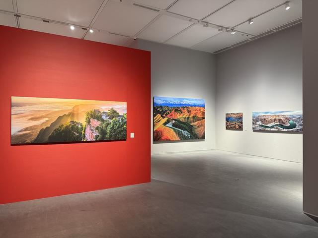 290余件佳作聚焦时代主题全国优秀摄影作品展览亮相四川美术馆(图1)