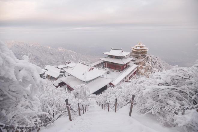 河南初雪提前来袭！老君山摄影师独家揭秘冰雪童话拍摄法则(图2)