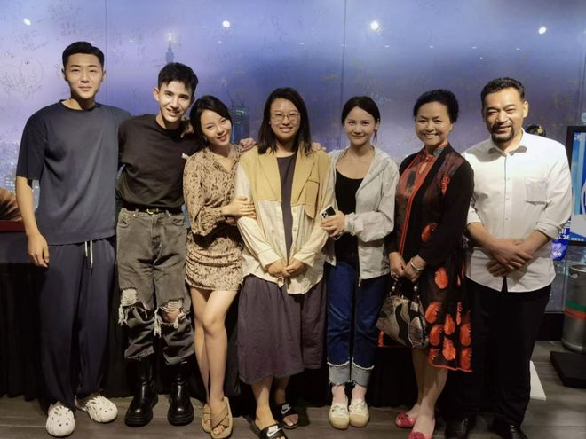 “批量生产霸总、月产600部爽剧”这城市的另一重身份曝光了(图2)