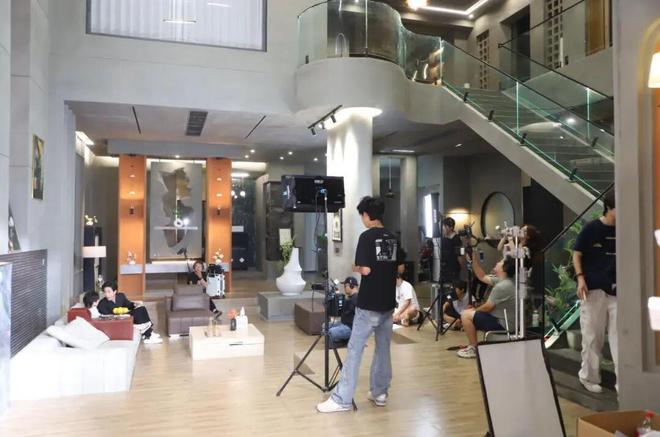 “批量生产霸总、月产600部爽剧”这城市的另一重身份曝光了(图8)