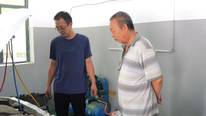 全网点赞！辛集这位“红绿灯爷爷”火了！(图3)