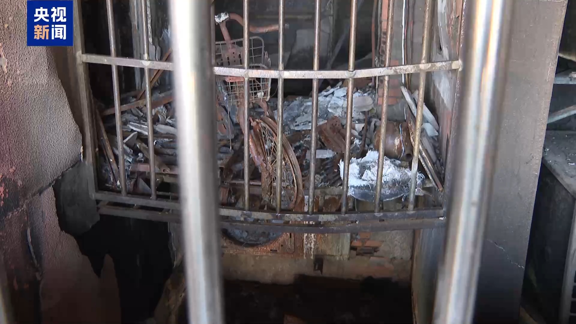 法治”重大火灾事故调查改装电动车起火为何引燃整栋楼？(图4)